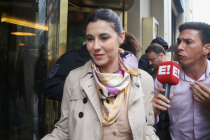 Marcela Pagano en el Congreso discutiendo el uso de inteligencia artificial y política.