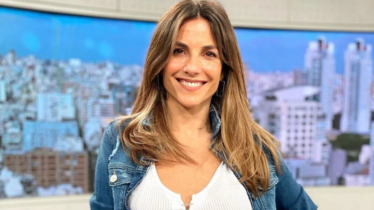 Belén Ludueña realizando un video para explicar por qué no se debe opinar sobre cuerpos ajenos durante el embarazo.