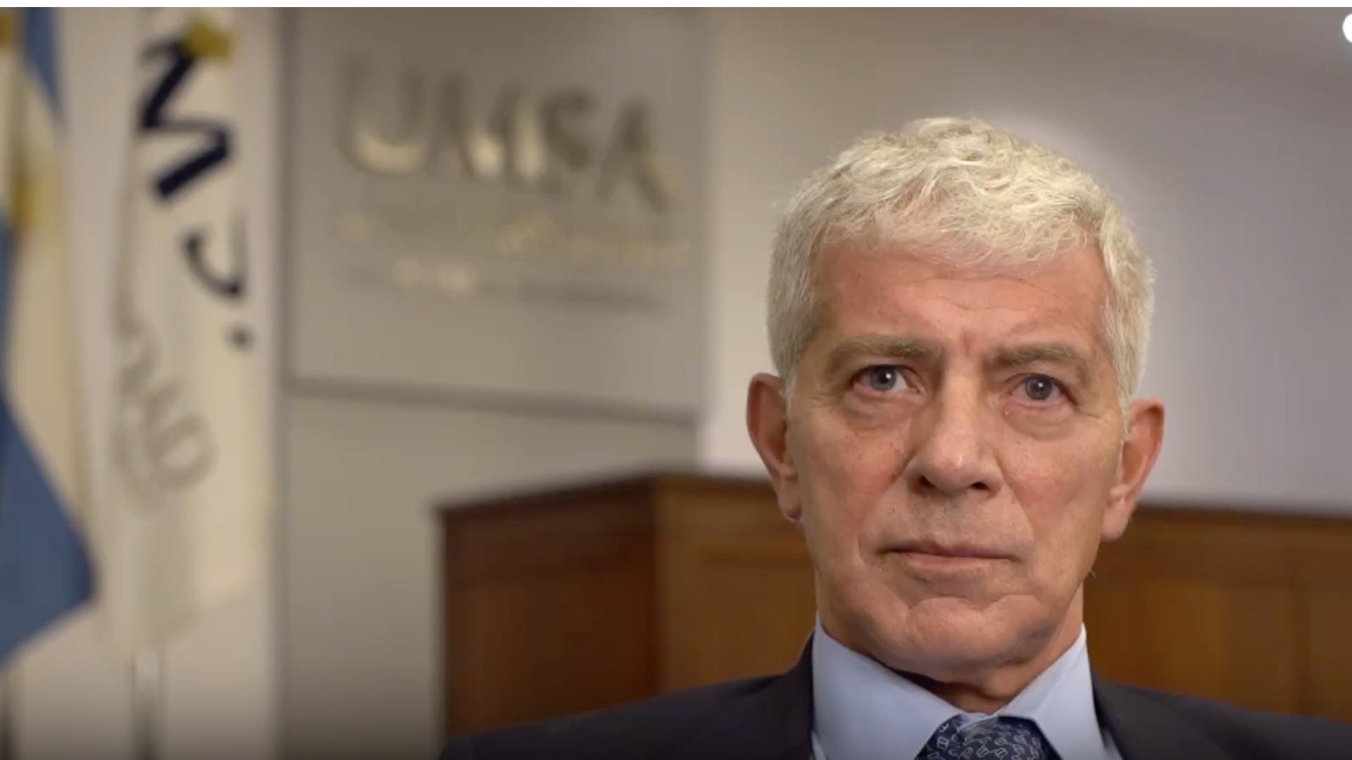 Mariano Cúneo Libarona analiza el polémico viaje de Manuel Adorni y descarta el delito de dádivas.