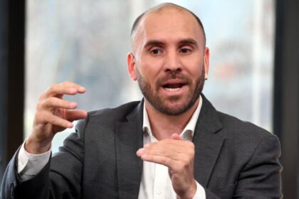 Martín Guzmán analizando la meta de inflación cero en 2026