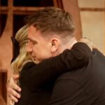 Maxi López se abraza con sus compañeros tras finalizar su paso por el certamen de cocina