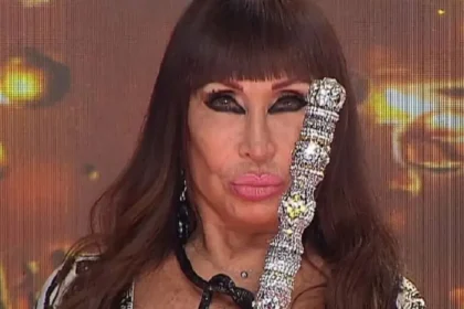 Moria Casán explicando su método de regeneración sanguínea en televisión nacional.