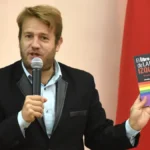 Nicolás Márquez solicita la salida de Manuel Adorni tras las polémicas propiedades