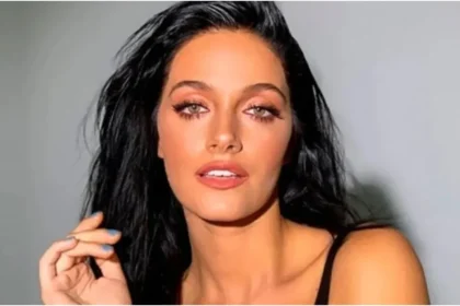 Oriana Sabatini y Paulo Dybala celebrando la llegada de Gia Dybala tras el parto.