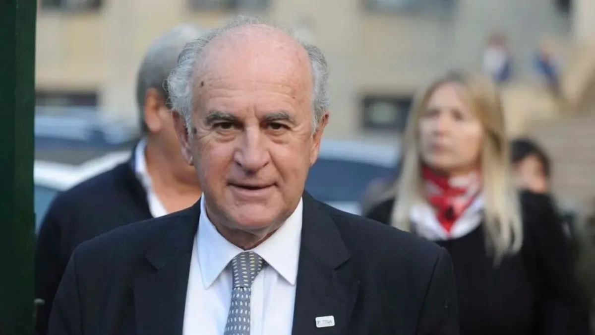 Oscar Parrilli analiza la transparencia gubernamental bajo la lupa en una entrevista reciente