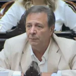El legislador Oscar Zago en el Congreso solicitando la renuncia del jefe de Gabinete Manuel Adorni por irregularidades