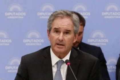 El canciller Pablo Quirno brinda declaraciones sobre Axel Kicillof por la expropiación de YPF en una entrevista televisiva