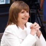 Senadora Patricia Bullrich y logo de La Cámpora durante un fuerte cruce de acusaciones por redes sociales