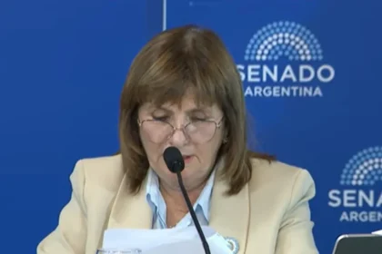 Senadora Patricia Bullrich realizando acusaciones de corrupción pública en sus redes sociales personales