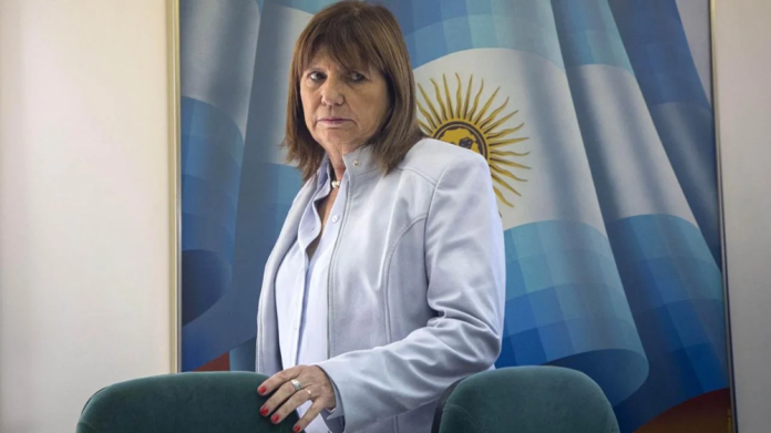 Senadora Patricia Bullrich discutiendo sobre la repatriación de Agostina Páez en el Congreso