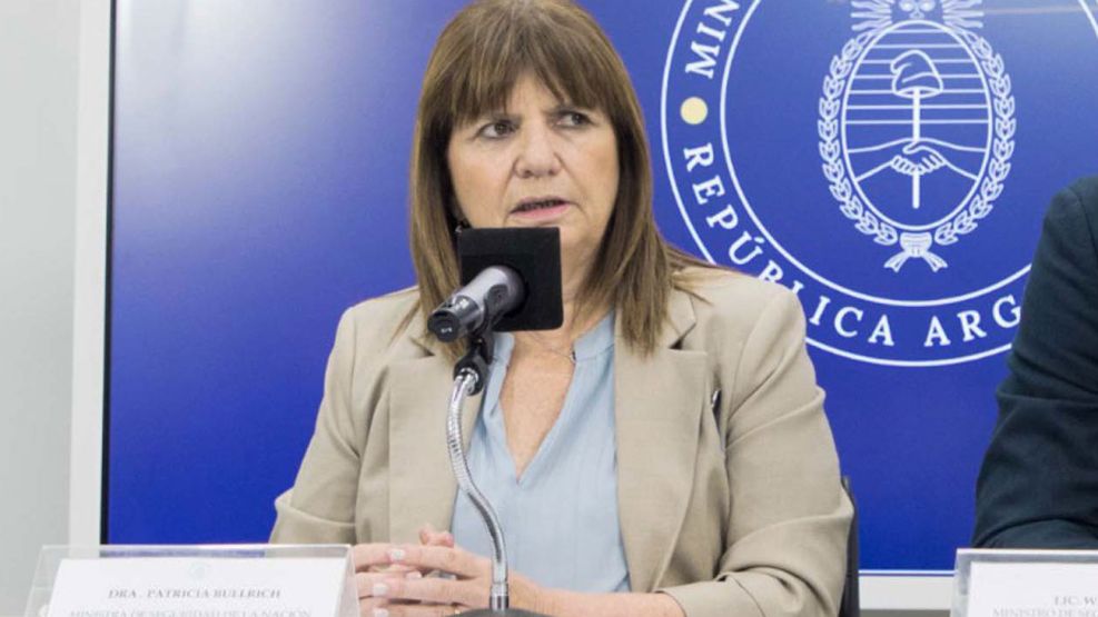 Patricia Bullrich y Alberto Benegas Lynch pidiendo una memoria histórica completa en redes sociales.