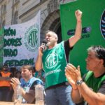 Trabajadores de ATE marchando contra el debilitamiento de la democracia argentina en el aniversario del golpe.