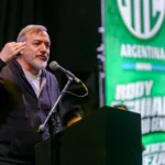 Rodolfo Aguiar de ATE encabezando un desafío sindical a la reforma laboral en una protesta