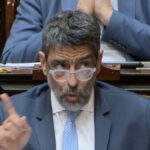 acusaciones contra Manuel Adorni en licitaciones