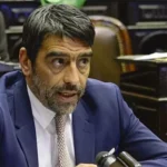 Diputado Rodolfo Tailhade analizando el posible delito de dádivas en un estudio de radio