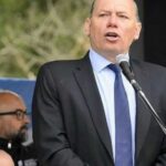 Senador Sergio Berni criticando la falta de alerta en controles de seguridad ante el ingreso de funcionarios extranjeros