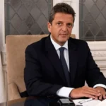 Sergio Massa en una reunión política estratégica analizando el armado del peronismo nacional para las próximas elecciones.