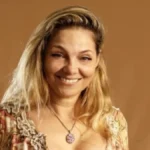 Tamara Paganini frente a la casa más famosa en el marco de su regreso de Tamara Paganini al reality.