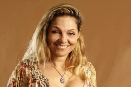 Tamara Paganini frente a la casa más famosa en el marco de su regreso de Tamara Paganini al reality.