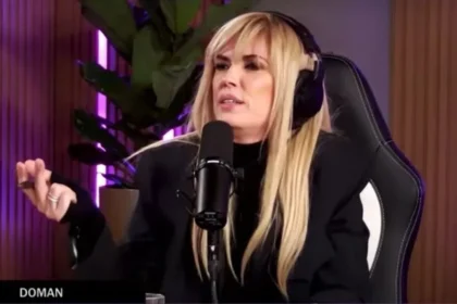 Viviana Canosa luce un nuevo anillo en su programa de streaming mientras explica que es un autorregalo.