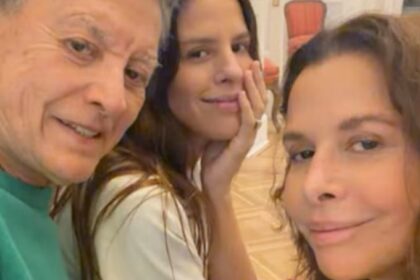 Palito Ortega con hijas en saludo familiar emotivo