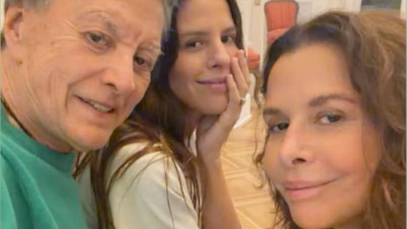 Palito Ortega con hijas en saludo familiar emotivo