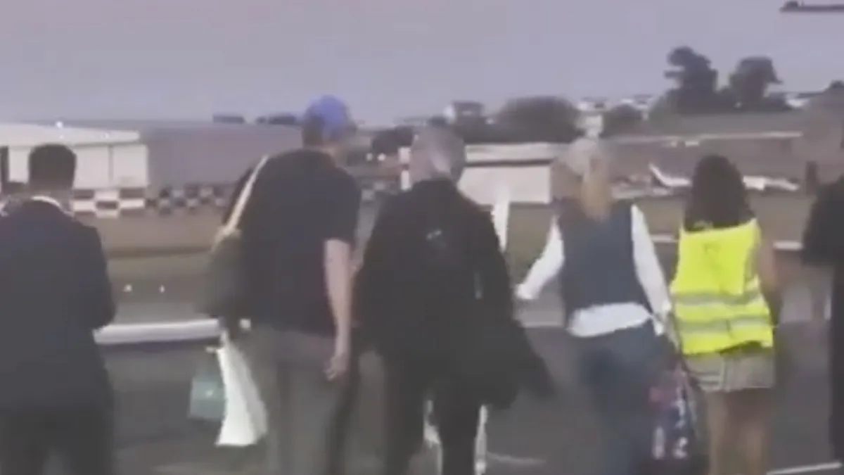 Manuel Adorni cuestionado por vuelo privado de Adorni a Punta del Este