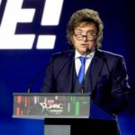 El presidente Javier Milei disertando sobre la transformación del modelo económico en la cumbre CPAC en Hungría