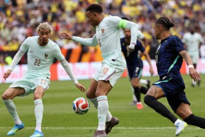 Festejo de Kylian Mbappé tras marcar el primer gol en la victoria de los franceses ante Brasil en Boston
