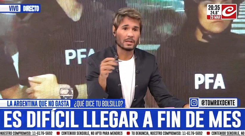 Tomás Dente gesticulando enojado en el estudio de Crónica TV analizando la realidad del videograph y los zócalos económicos.