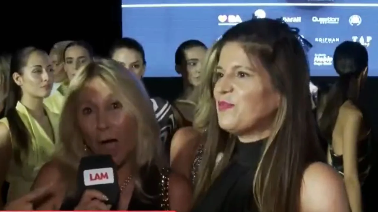 cruce entre abogadas en desfile