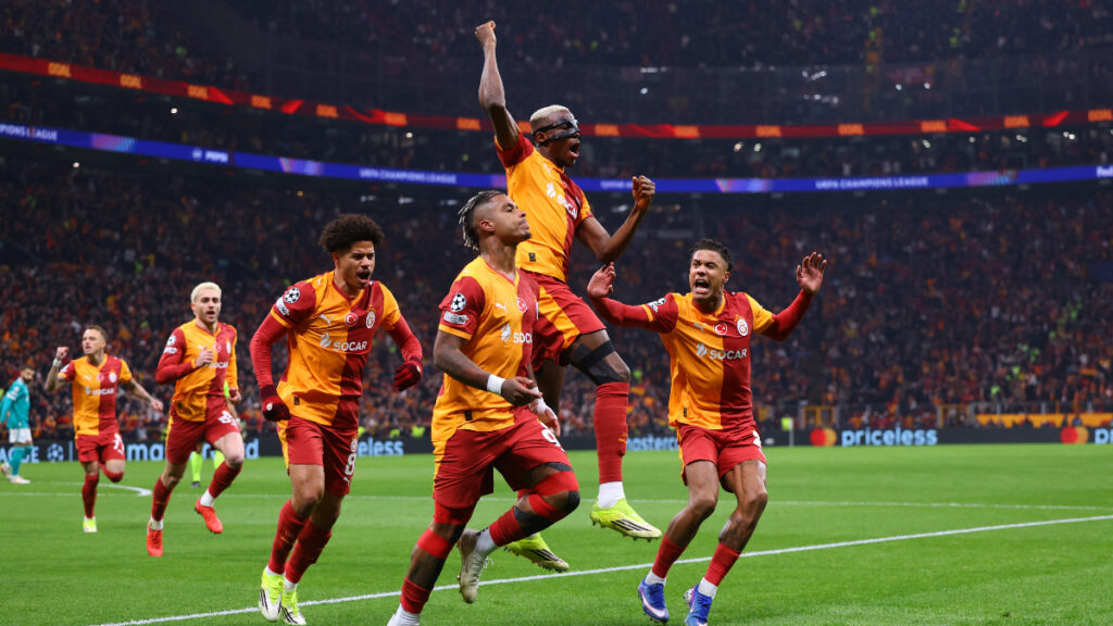 Galatasaray celebra su ventaja en la Champions tras vencer a Liverpool