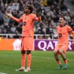 Lamine Yamal festeja el empate agónico del Barcelona frente al Newcastle por la Champions League.