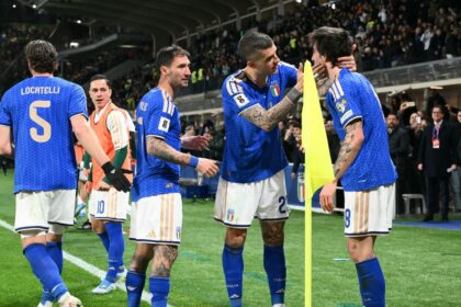 Festejo de los jugadores italianos tras un gol clave para la clasificación de Italia al Mundial 2026