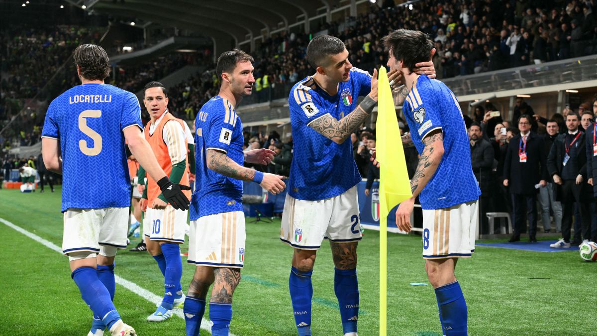 Festejo de los jugadores italianos tras un gol clave para la clasificación de Italia al Mundial 2026