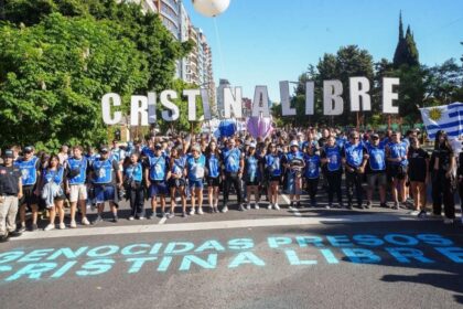 Militantes de La Cámpora durante la marcha por el Día de la Memoria en Buenos Aires.
