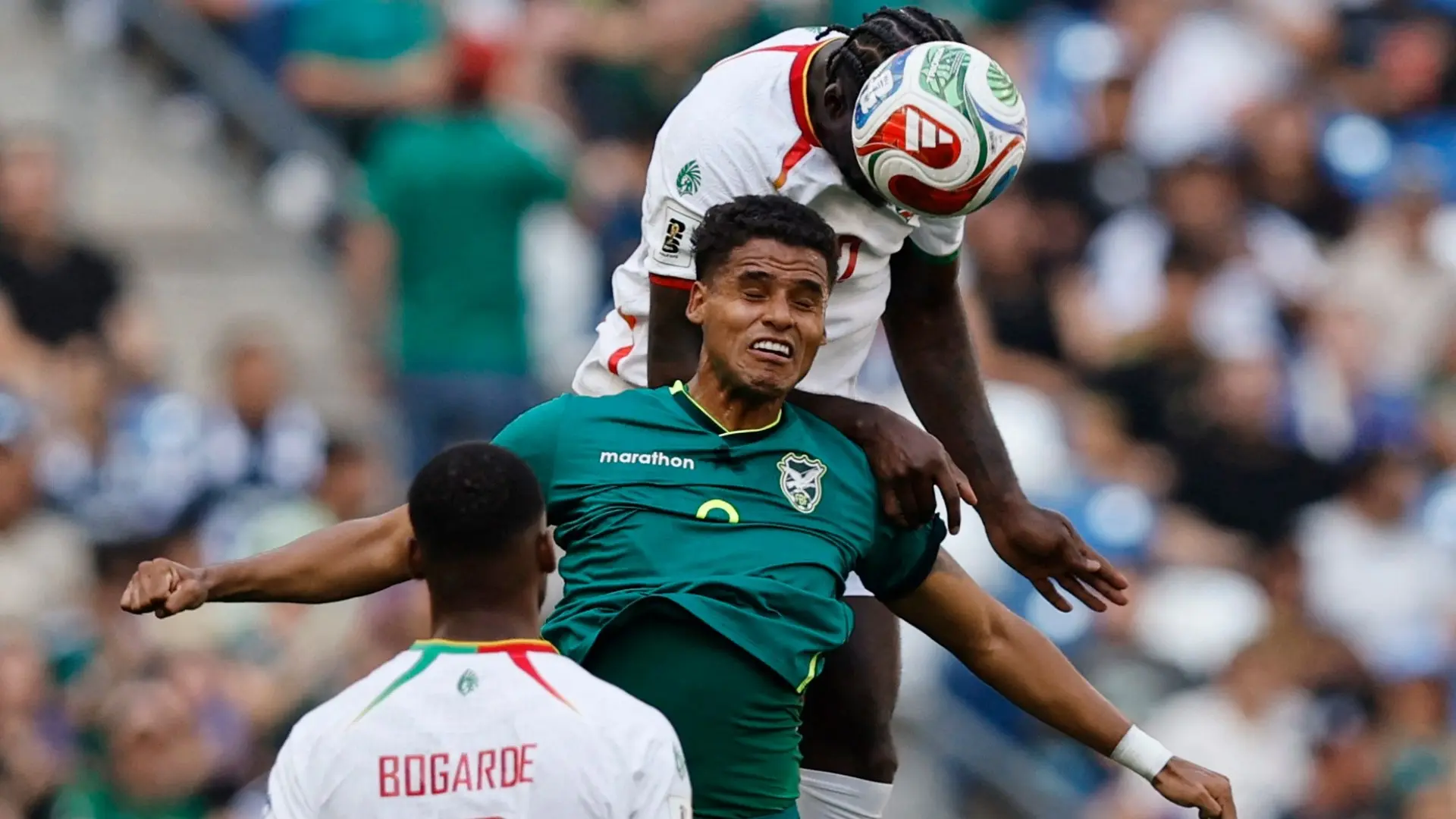 Bolivia venció 2-1 a Surinam en México y avanzó a la final del repechaje. Goles de Paniagua y Terceros para soñar con el Mundial de fútbol 2026.