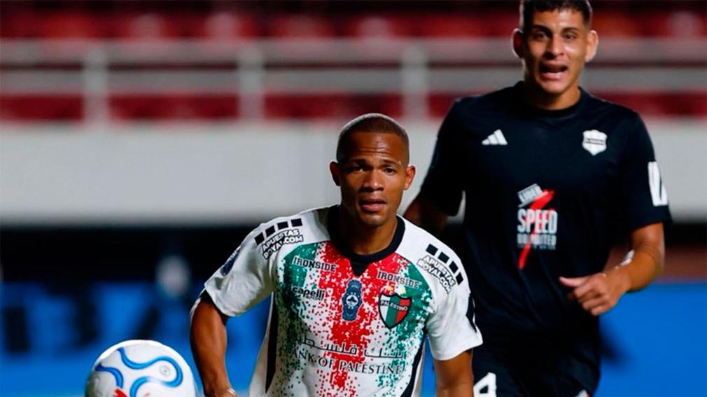 Jugadores celebrando el histórico empate de Riestra en casa ante Palestino por la Copa Sudamericana