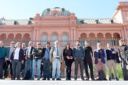 Sala de periodistas cerrada tras prohibirse el acceso de la prensa acreditada a la Casa Rosada