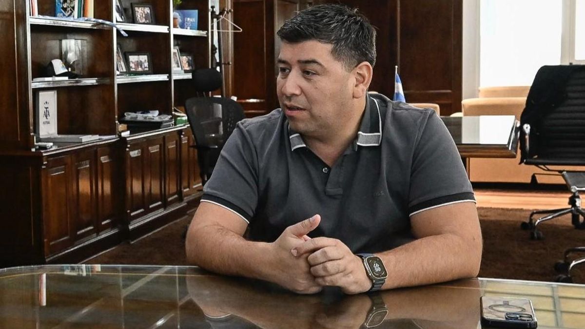 Manifestación sindical masiva en Plaza de Mayo por la defensa del trabajo argentino y salarios dignos