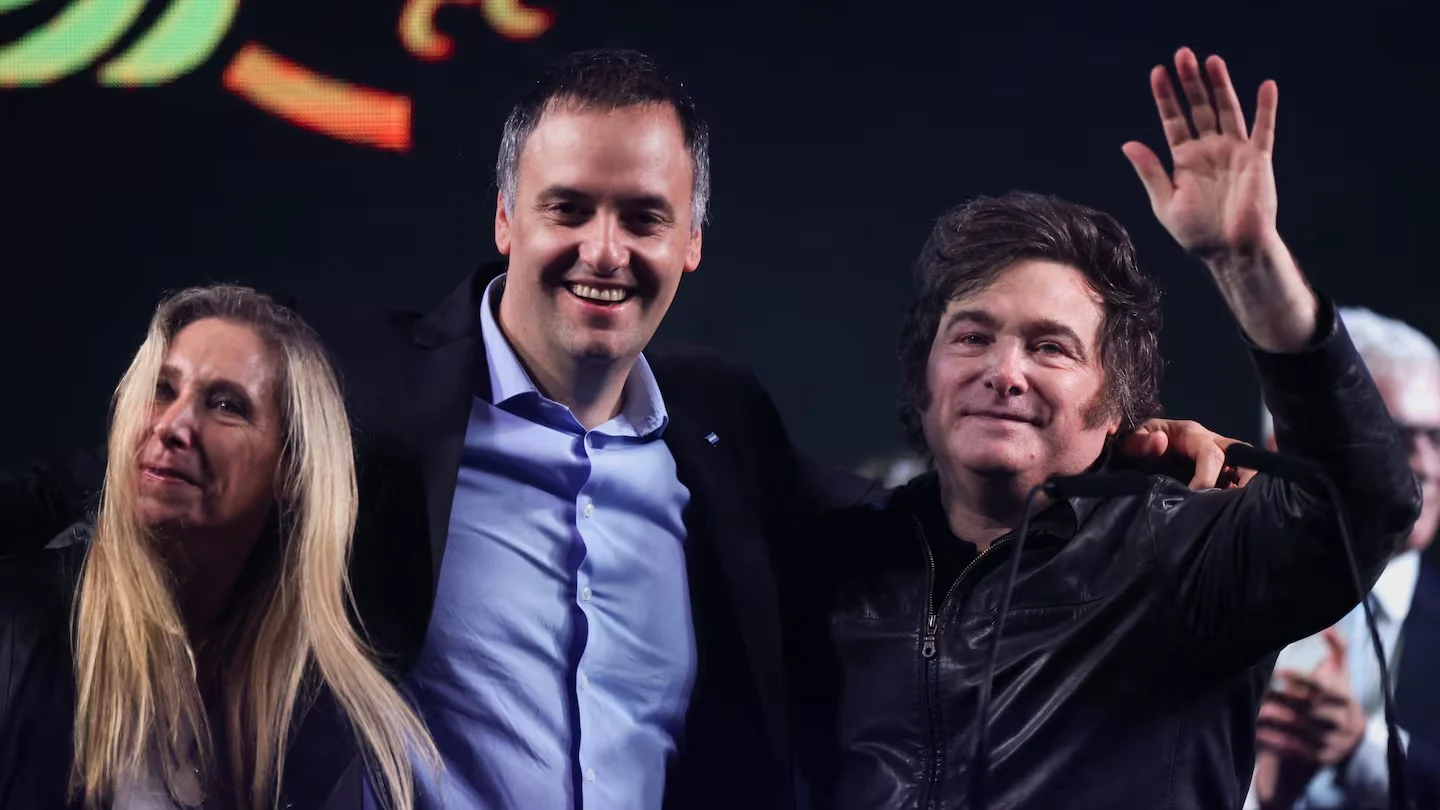 Javier Milei decide respaldar a Manuel Adorni asistiendo al Congreso de la Nación.