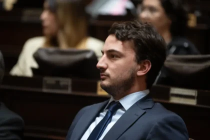 Karina Milei y legisladores bonaerenses tras la noticia desplazando a Agustín Romo de la jefatura