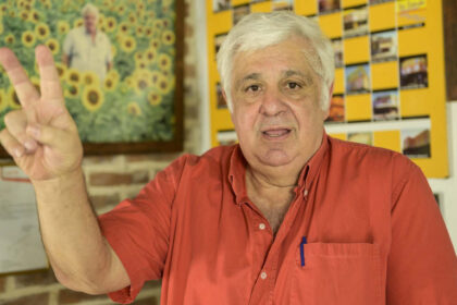 Alberto Samid criticando la gestión de Milei como el peor gobierno de la historia en un estudio de radio