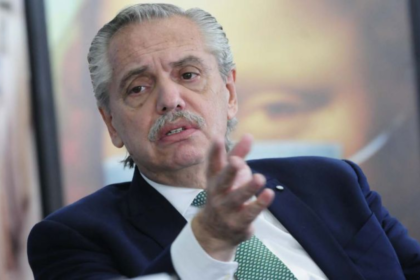 Alberto Fernández junto a su hijo Francisco en medio de la investigación por el futuro judicial de Fernández