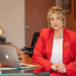 Alejandra Monteoliva ratificando la decisión de aplicar el protocolo antipiquetes en accesos federales durante una conferencia de prensa.