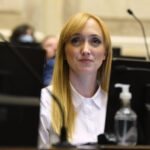 Legisladoras de la oposición debatiendo sobre la transparencia en los créditos del Banco Nación otorgados a funcionarios.