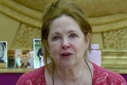 Andrea del Boca reaparece tras su lesión ocultando su rostro junto a su hija Anna.