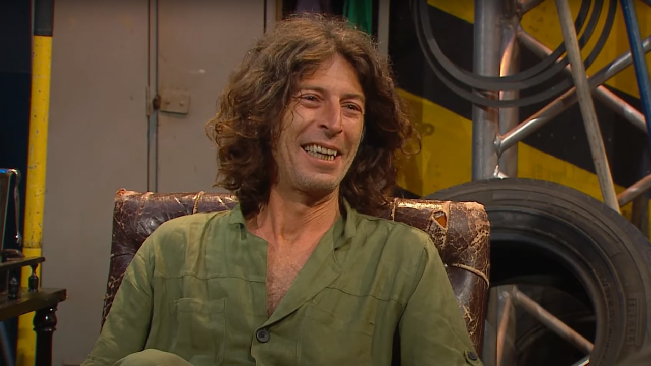 El músico Andy Chango relata con humor los accidentes inesperados de Andy Chango en televisión.