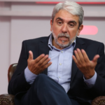 El dirigente peronista durante las declaraciones de Aníbal Fernández sobre la actualidad nacional.