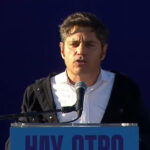 Gobernador Axel Kicillof encabezando un acto político sobre las próximas elecciones presidenciales